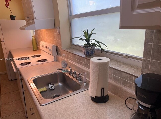 Photo - 2618 Lincoln St Unit 4