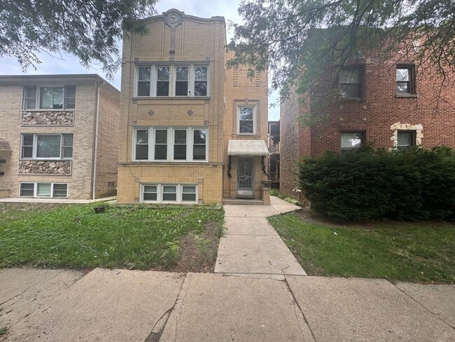 Building Photo - 5405 N Sawyer Ave