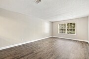3BR, 1BA - 900SF - Living Room