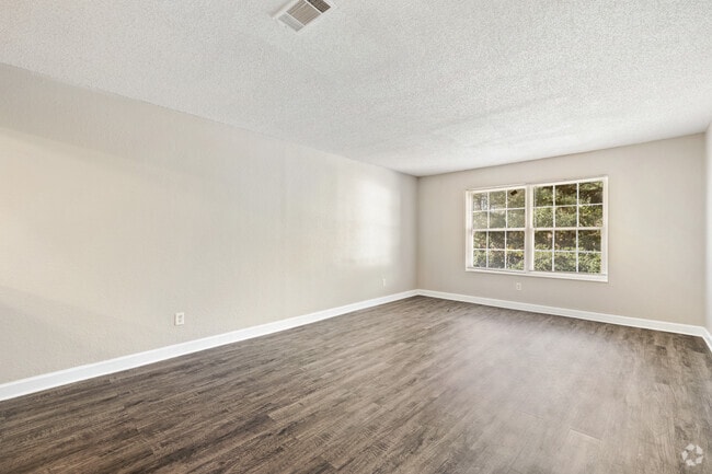 3BR, 1BA - 900SF - Living Room