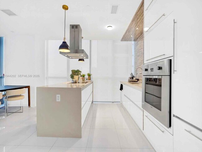 Photo - Biscayne Boulevard, Miami, FL 33132 - 3 BR 2.5 BA condo Unidad 4001