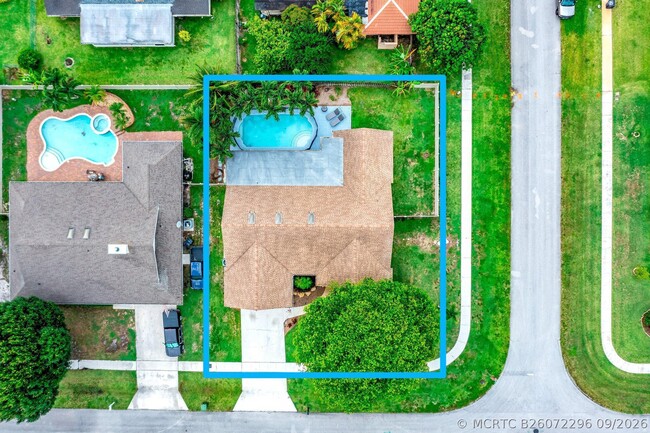Photo - 574 Juniper Pl