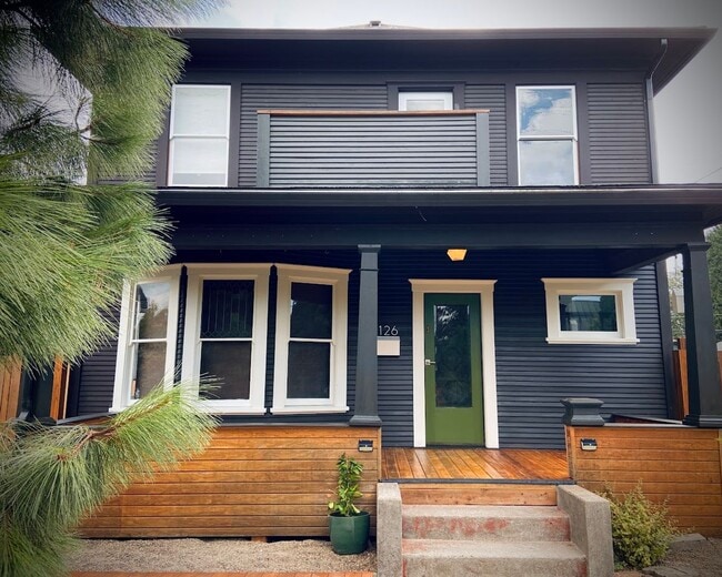7126 N Lombard St
