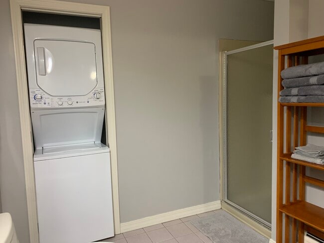 24 Jane Ln Unit 1