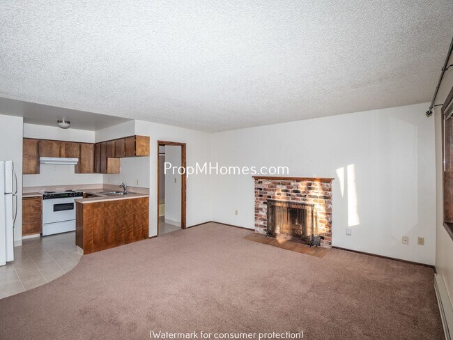 Sunny One-Bedroom in the Heart of Hawthorn... - Sunny One-Bedroom in the Heart of Hawthorn... Apartment Unit 3753 SE Salmon Street  1