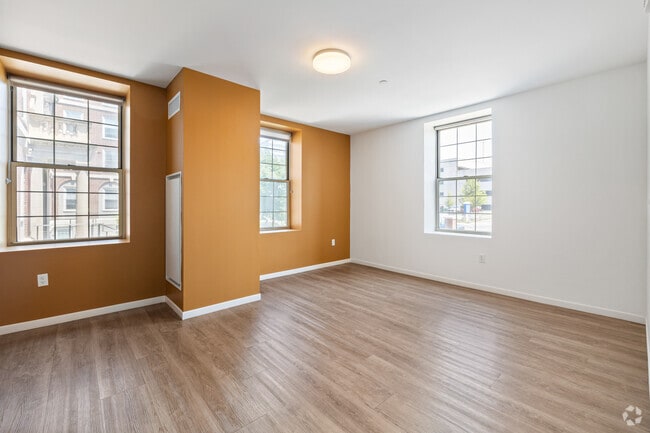 2BR, 2BA - 907SF