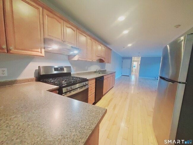 Building Photo - 211 Main St Unit 4