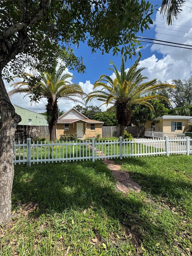 Photo - 113 SE 4th St