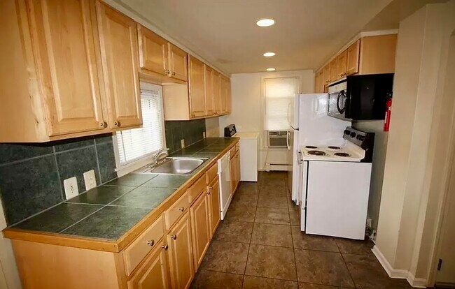 Photo - 410 Washtenaw Ave