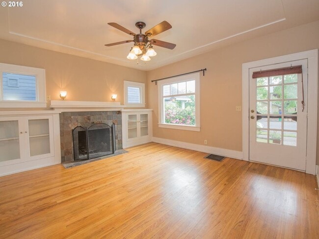 Photo - Amazing Well Kept Secret! 4bed 1.5bath Bungalow!