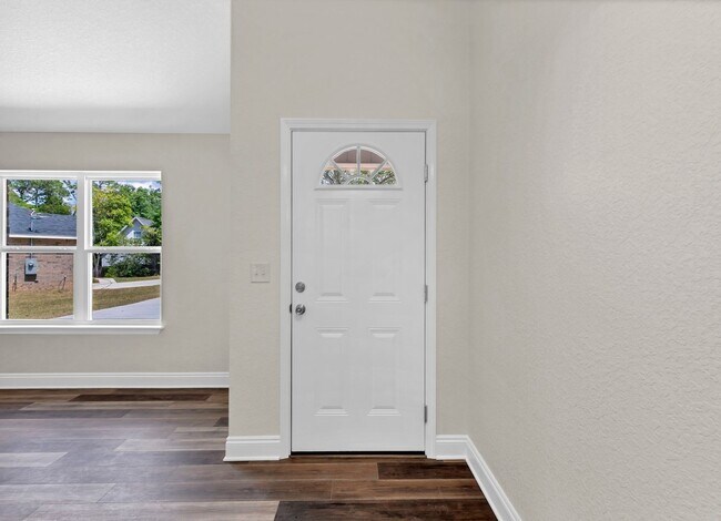 Photo - MOVE IN READY!!