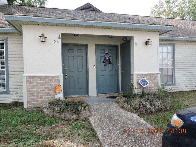 Lakewood Park Condominuims - Lakewood Park Condominuims