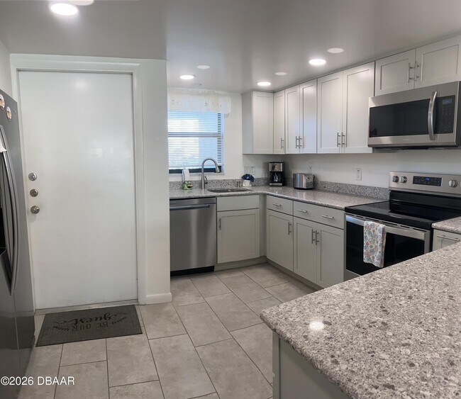 1571 S Atlantic Ave Unit 202
