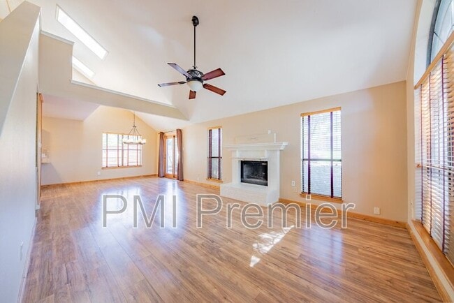 Photo - 471 Caviness Dr