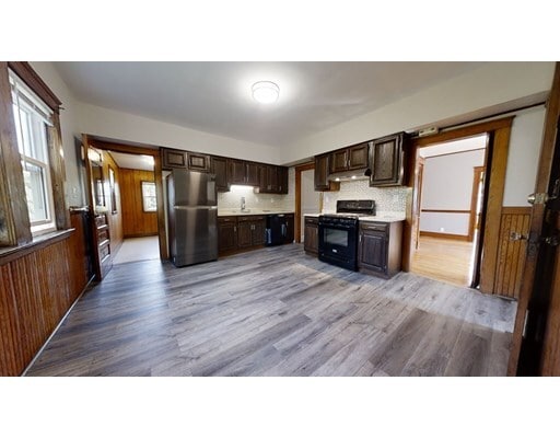Building Photo - 8 Charlesview St Unit 8