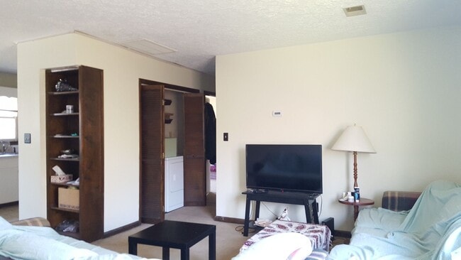 Building Photo - 212/214 Ellett Road Unit Ellett - 214