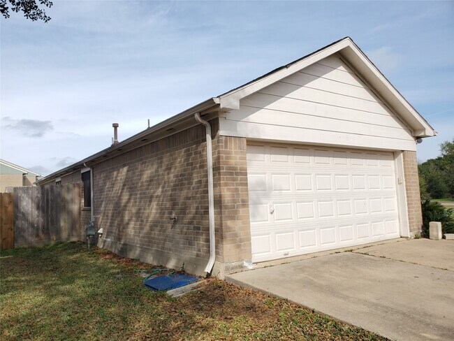 Photo - 1413 Bridle Path