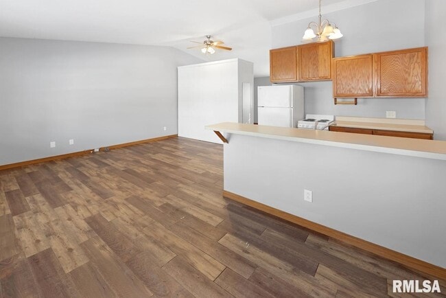 Photo - 103 E 2nd St