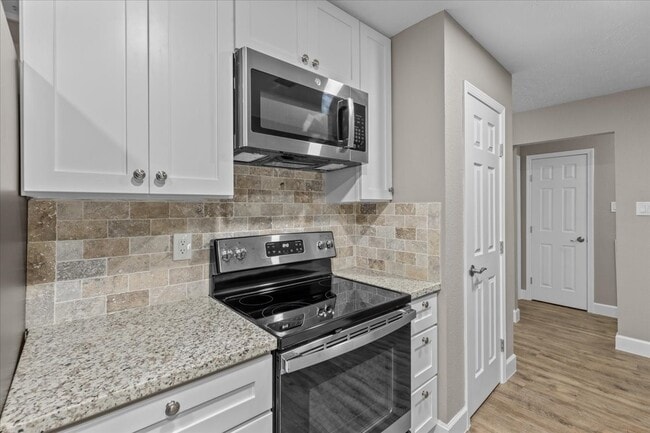 Building Photo - 9426 Willow Wood Ln