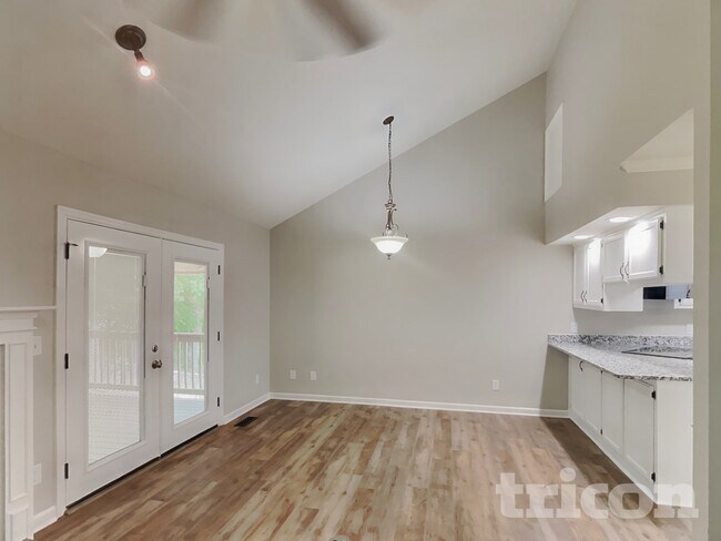 Photo - 210 Rollingwood Ct