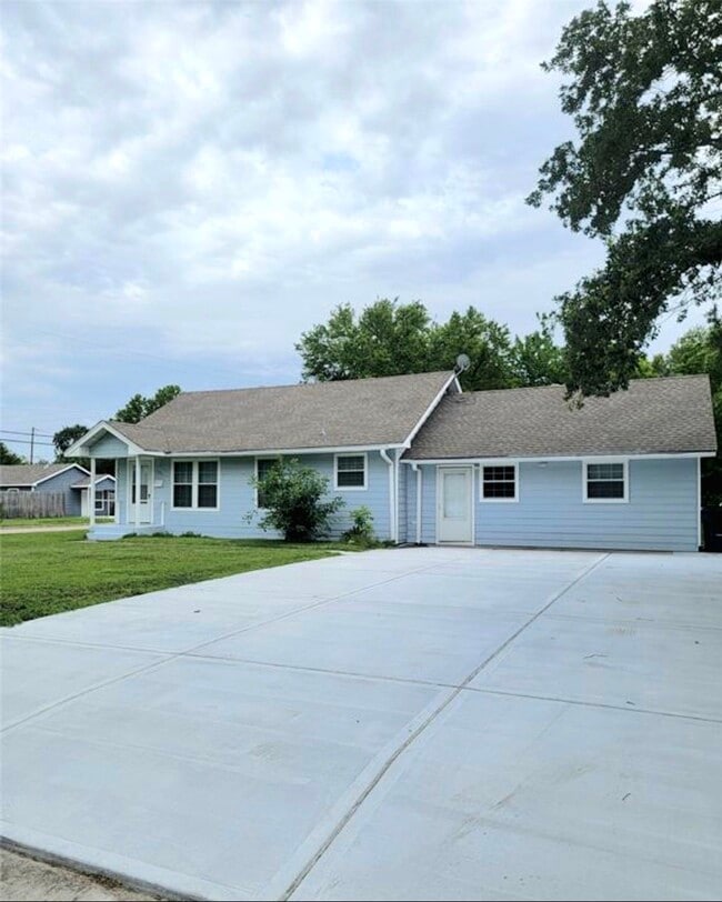 Photo - 701 18th Ave N