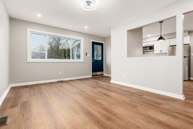 Photo - 2652 Landsburn Dr