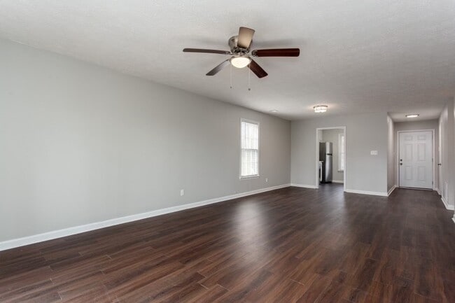 Photo - 611 Osborne Ct