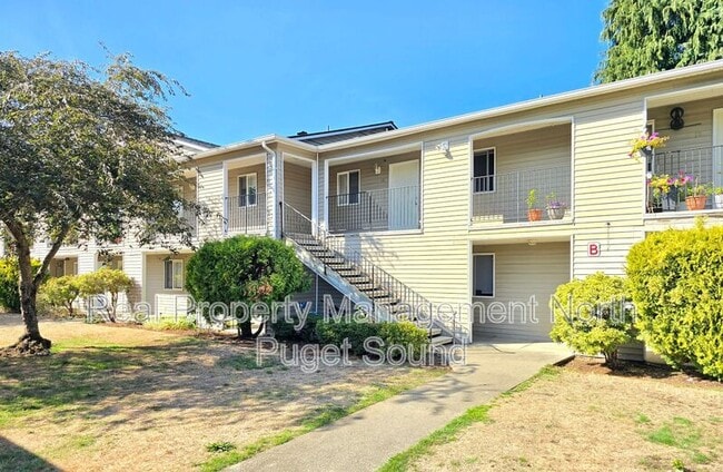 Building Photo - 4505 100th St NE Unit B15