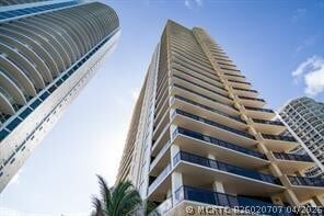 Building Photo - 16275 Collins Ave Unit 2304