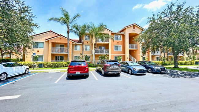 Building Photo - 261 SW Palm Dr Unit 305