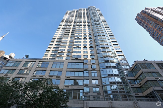 800 Sixth Apartments