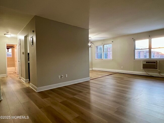 Photo - 12 Manchester Ct Unit H