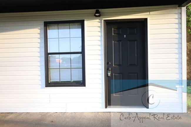 Photo - Recently renovated 1 bed, 1 bath apt - washer, dryer and utilities included!!