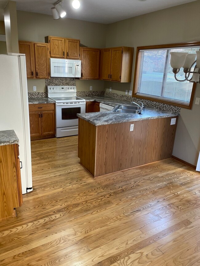 Photo - 4533 Brookmeadow Ct SE