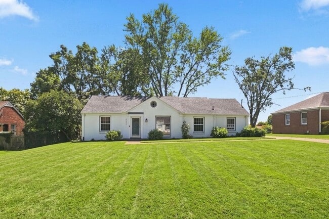 Building Photo - 2317 Deerwood Rd
