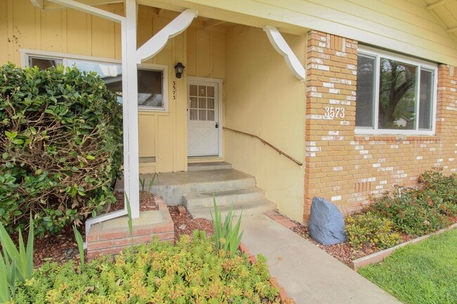 Photo - 4-Bedroom House with Fenced Backyard **Fresh Paint and New Flooring