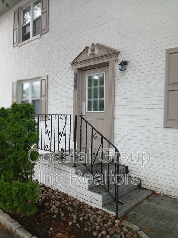 Building Photo - 603 Raleigh Ave Unit 04