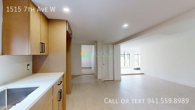 1515 7th Ave W