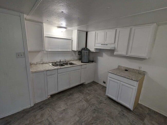 Photo - 195 Fernwood Dr