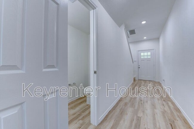 Photo - 8203 Woodlyn Rd