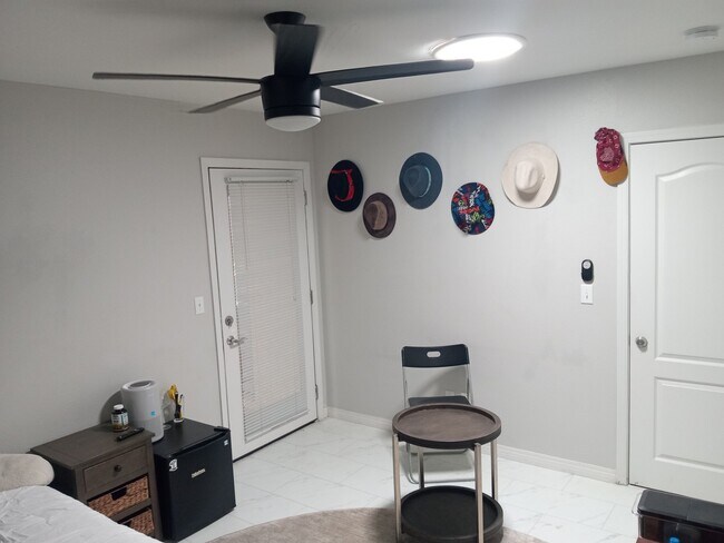 Photo - 3005 St George St