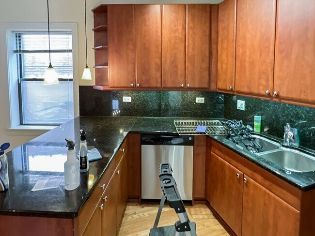 Photo - 622 W Roscoe St Unit 1A