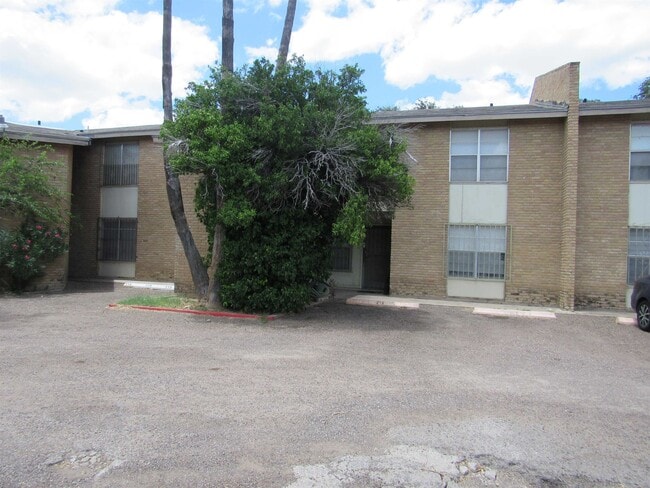 Building Photo - 5302 Springfield Ave Unit 220