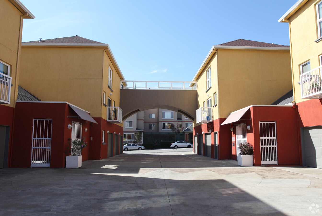 Lone Palm Court Apartments - Lone Palm Court Apartments