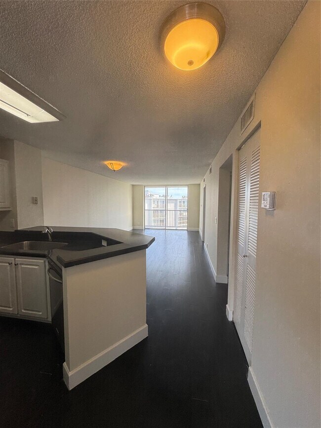 Photo - 8750 N Sherman Cir Unit 504