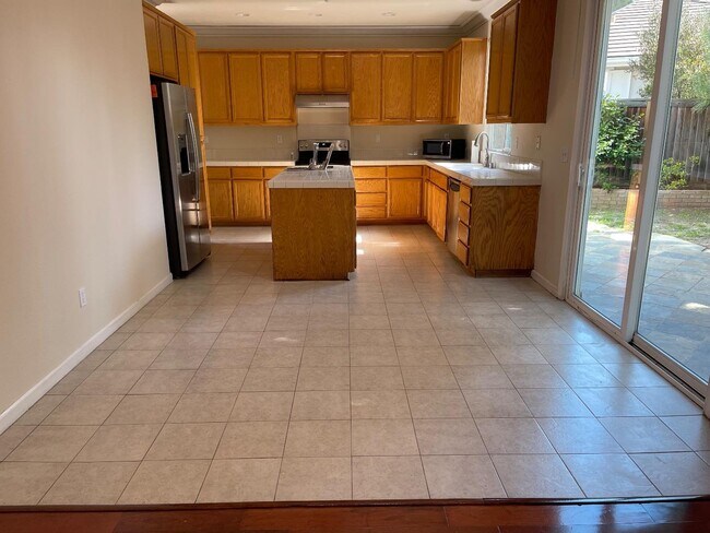 Photo - 1193 Saratoga Pl