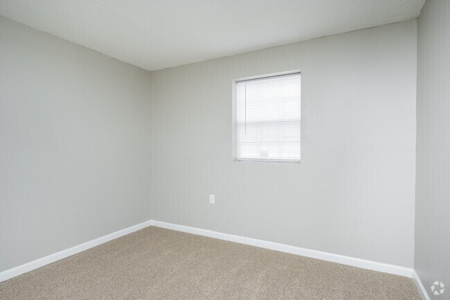 2BR, 1BA - 900SF - Bedroom