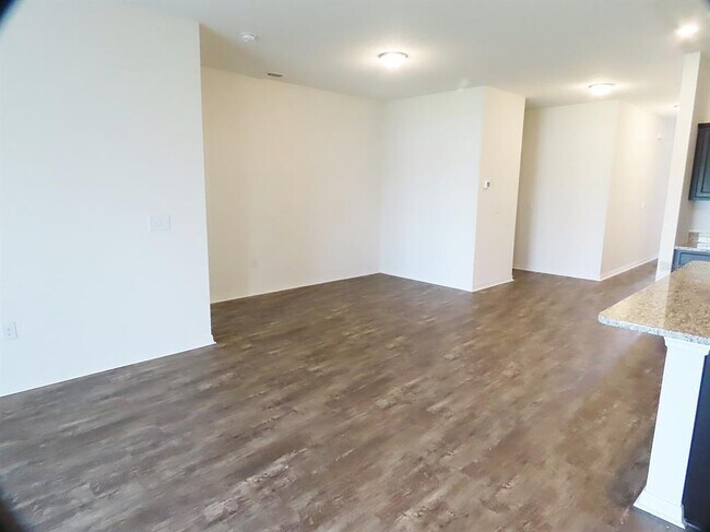 Photo - 3026 Nova Scotia Wy