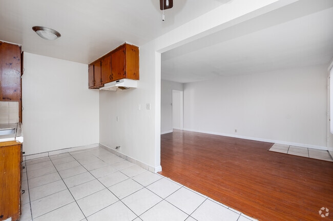 1BR, 1BA - 500SF - Kitchen