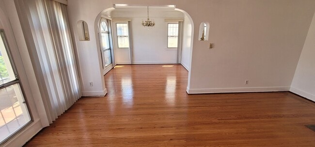 1150 W 65th St